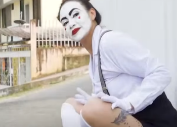 L2301001 Empresaria se disfrazó de mimo para probar la honradez de sus empleados y pasó esto part1