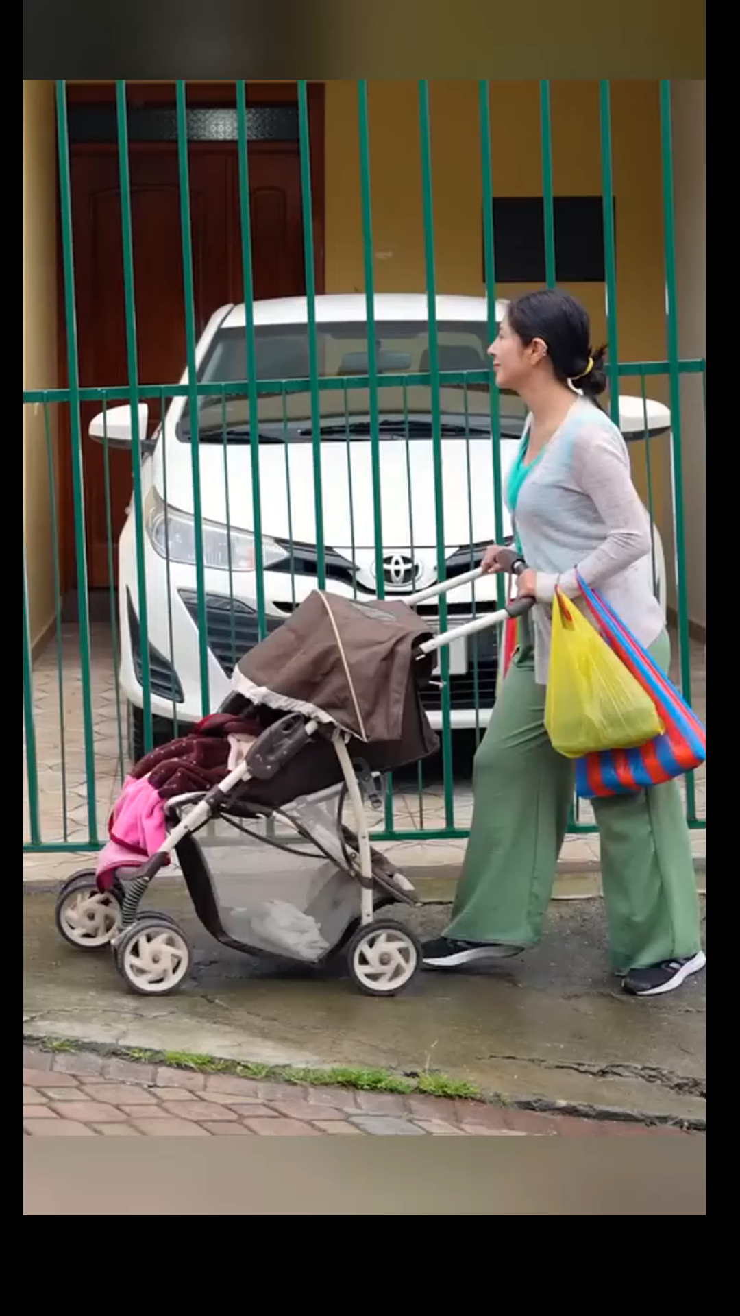 L2301005 Cαmb su εsposa f3α por una bonita part1