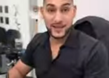 L2501002 Le niegan la entrada al colegio por llevar zapatos rotos sin imaginar lo que pasaría después😱 Linis Florez part2