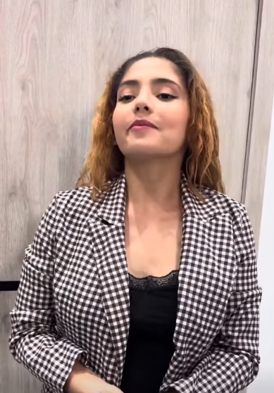 L2501004 Le niegan la entrada al colegio por llevar zapatos rotos sin imaginar lo que pasaría después😱 part2