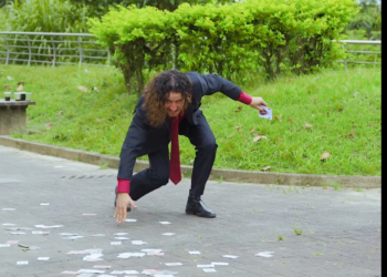 L2401003 Mujer dejó a un mimo por ser pobre sin saber que el la salvaría part2