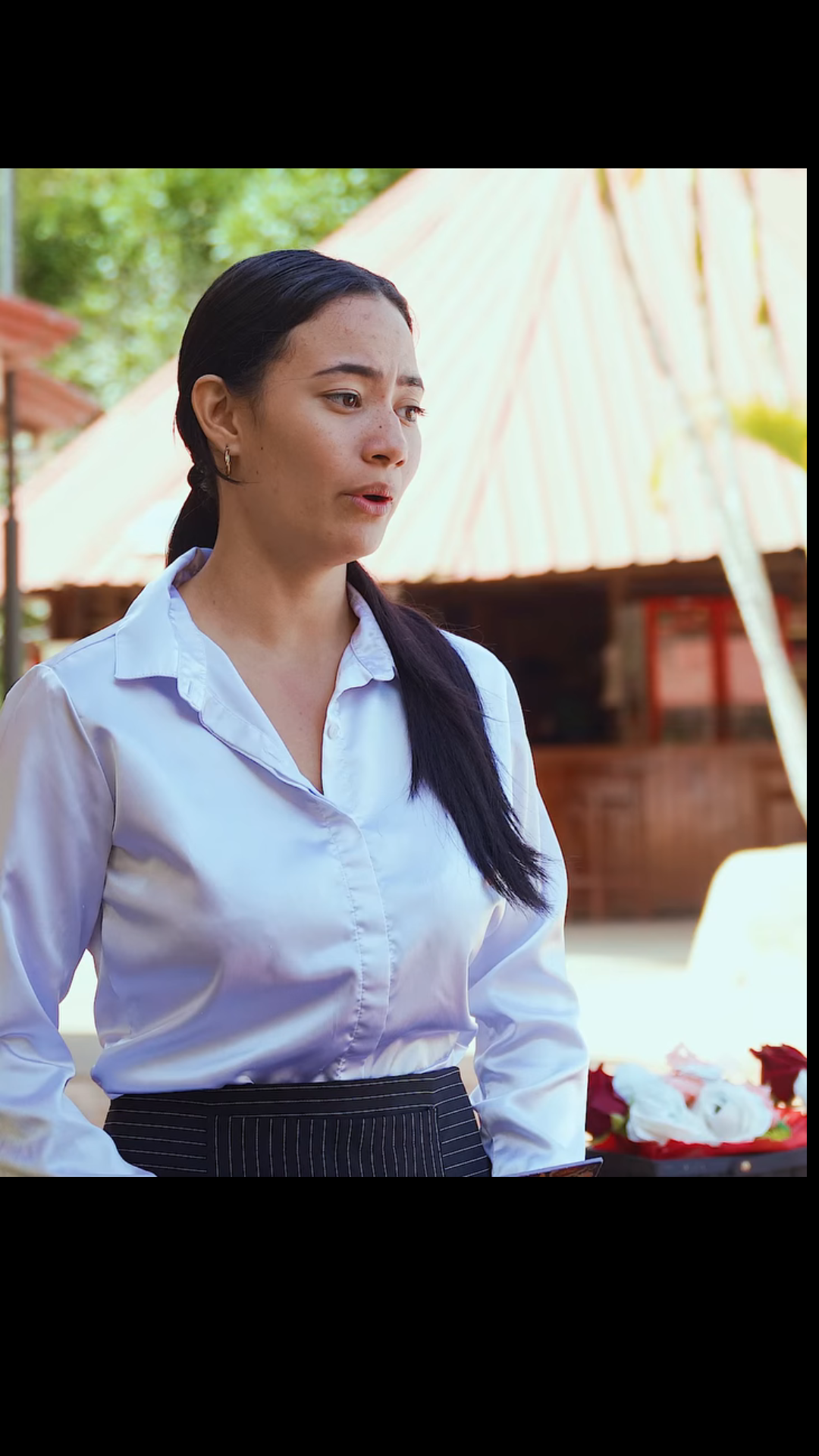 L2401005 mujer hizo esto para evitar pagar su cuenta y salir con la suya part2