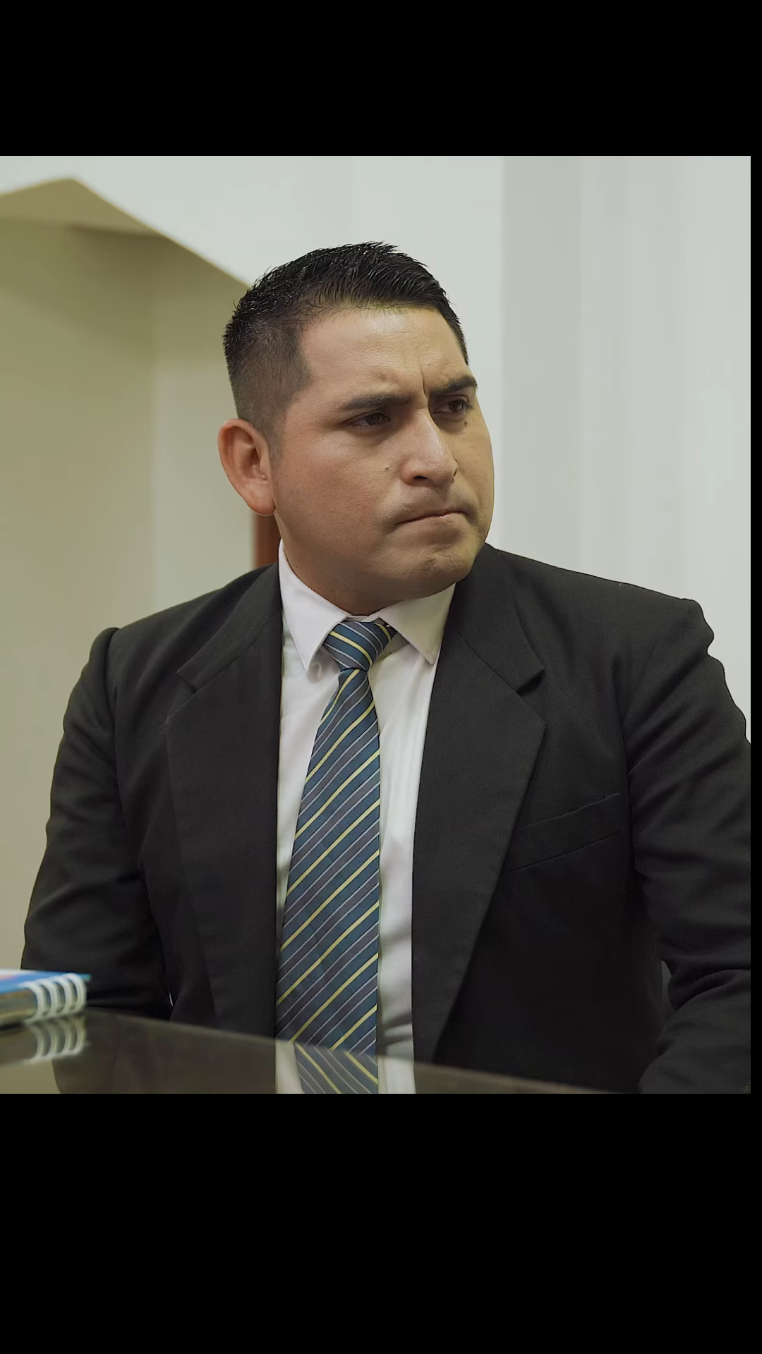 L2501005 No juzgu3s a un libro por su portada part2